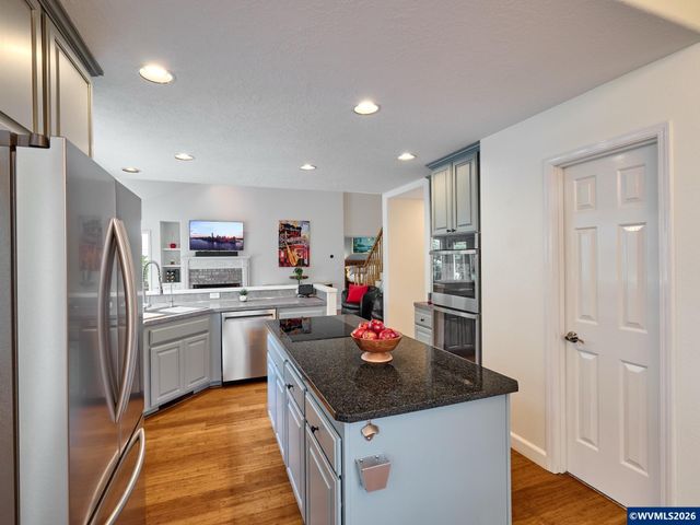 219 Ames Ct, Silverton, OR 97381