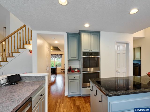 219 Ames Ct, Silverton, OR 97381
