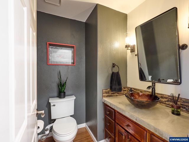 219 Ames Ct, Silverton, OR 97381