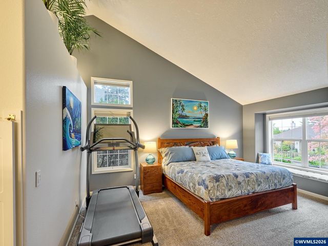 219 Ames Ct, Silverton, OR 97381