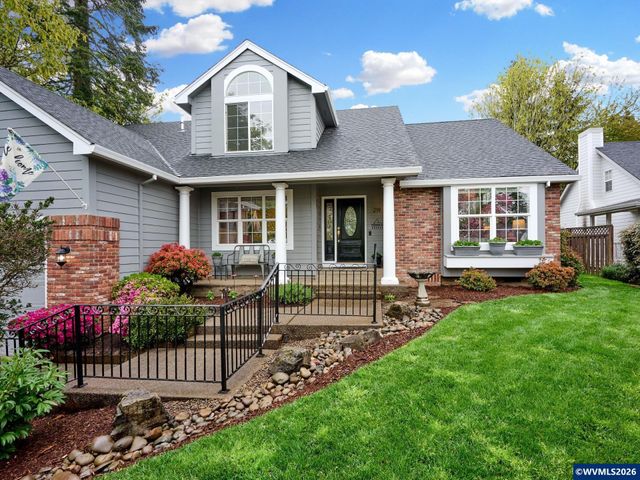 219 Ames Ct, Silverton, OR 97381