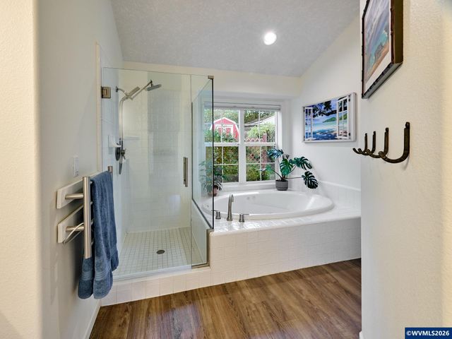 219 Ames Ct, Silverton, OR 97381
