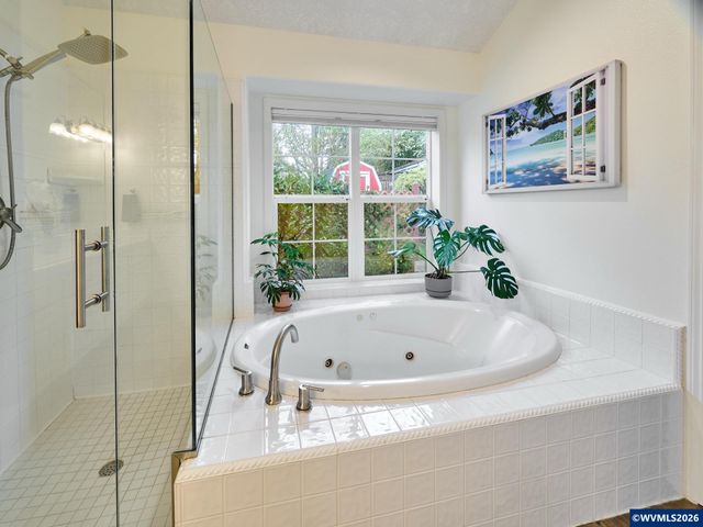 219 Ames Ct, Silverton, OR 97381