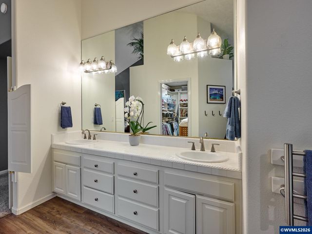 219 Ames Ct, Silverton, OR 97381