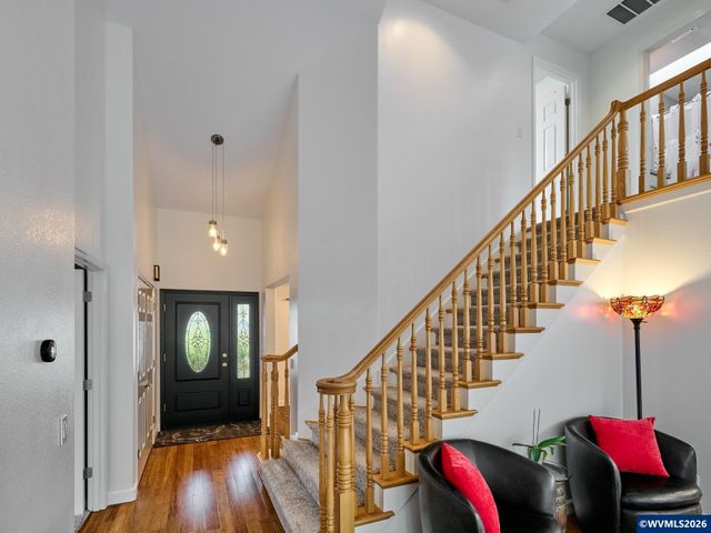 219 Ames Ct, Silverton, OR 97381