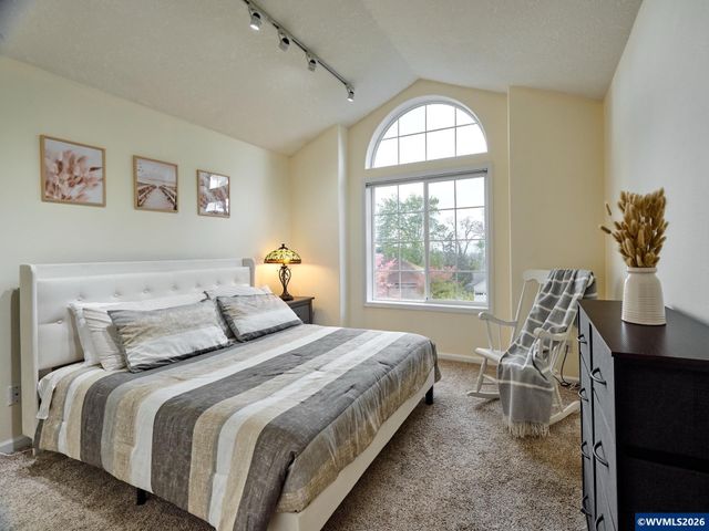 219 Ames Ct, Silverton, OR 97381
