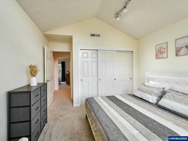 219 Ames Ct, Silverton, OR 97381