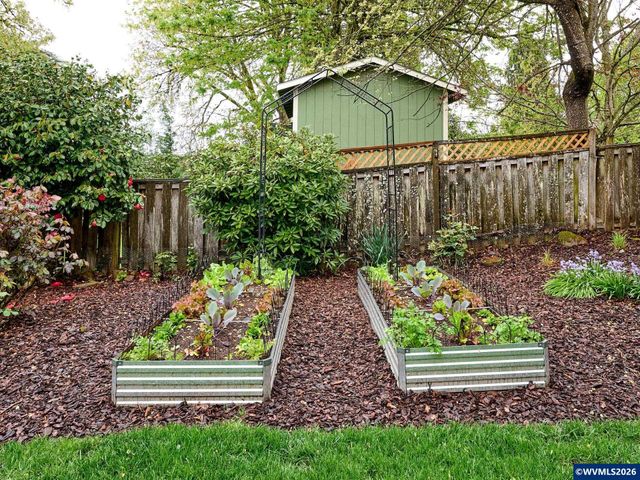 219 Ames Ct, Silverton, OR 97381