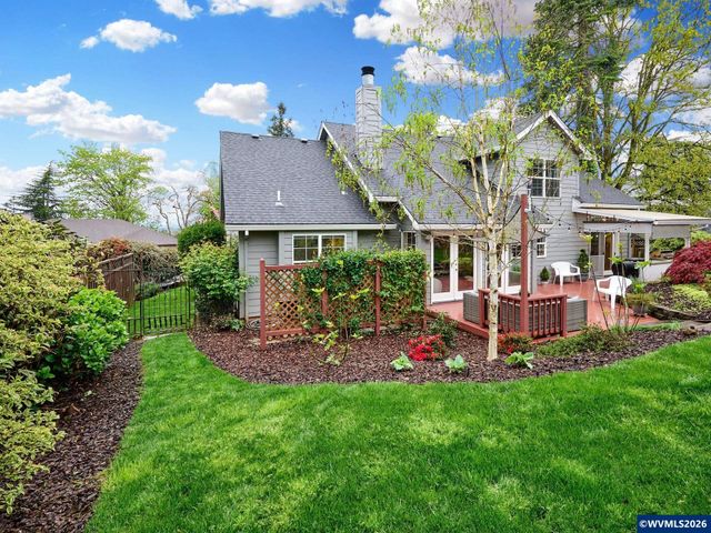 219 Ames Ct, Silverton, OR 97381