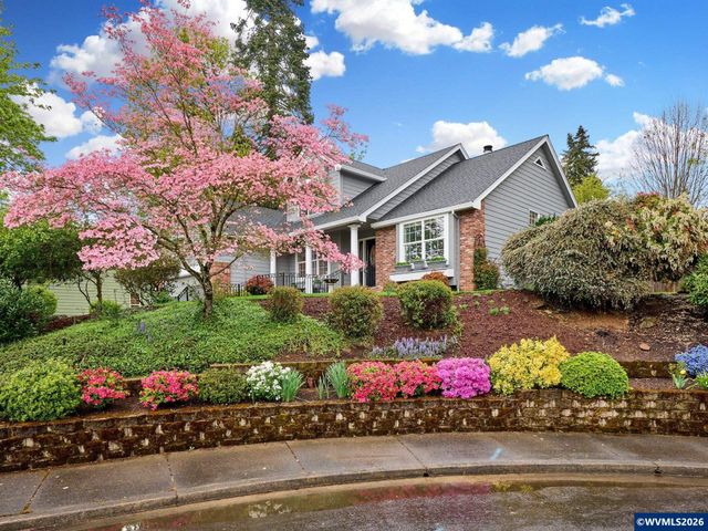 219 Ames Ct, Silverton, OR 97381