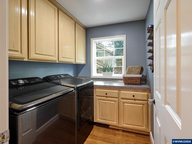 219 Ames Ct, Silverton, OR 97381