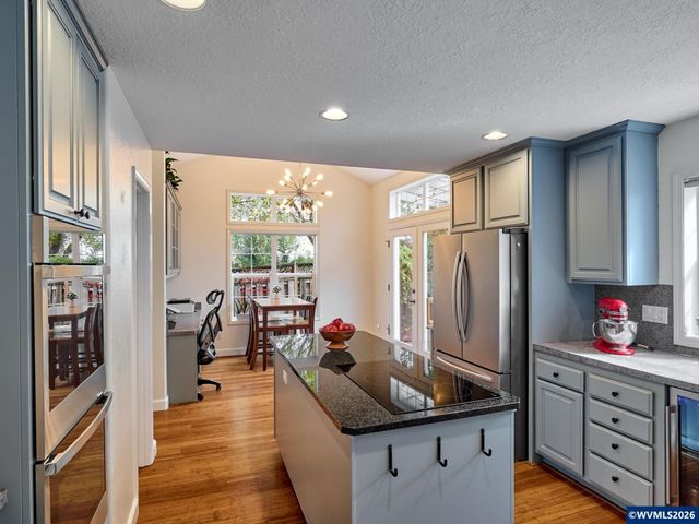 219 Ames Ct, Silverton, OR 97381