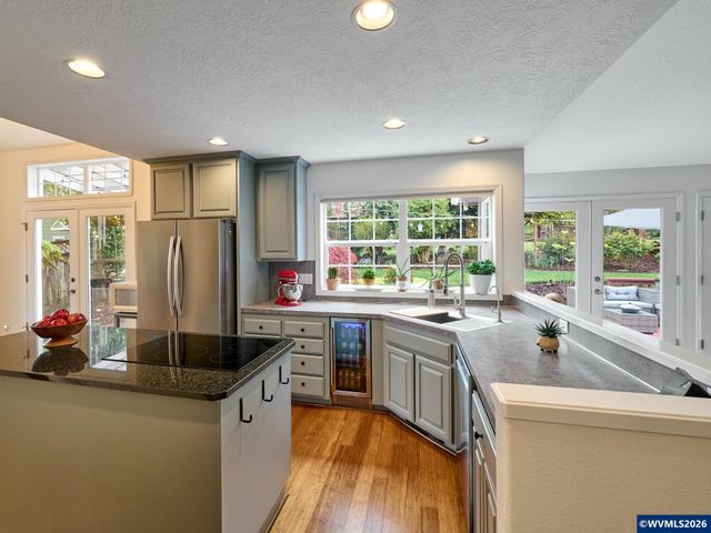 219 Ames Ct, Silverton, OR 97381