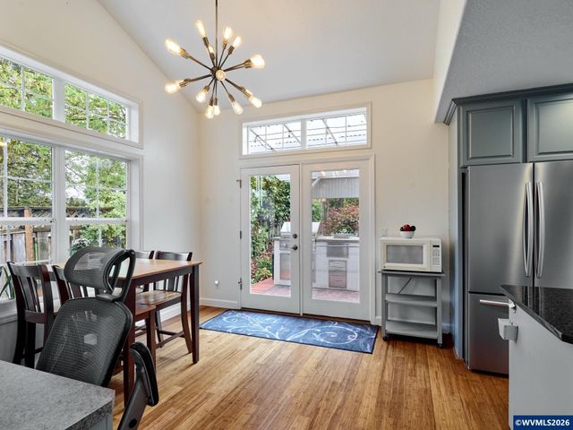 219 Ames Ct, Silverton, OR 97381