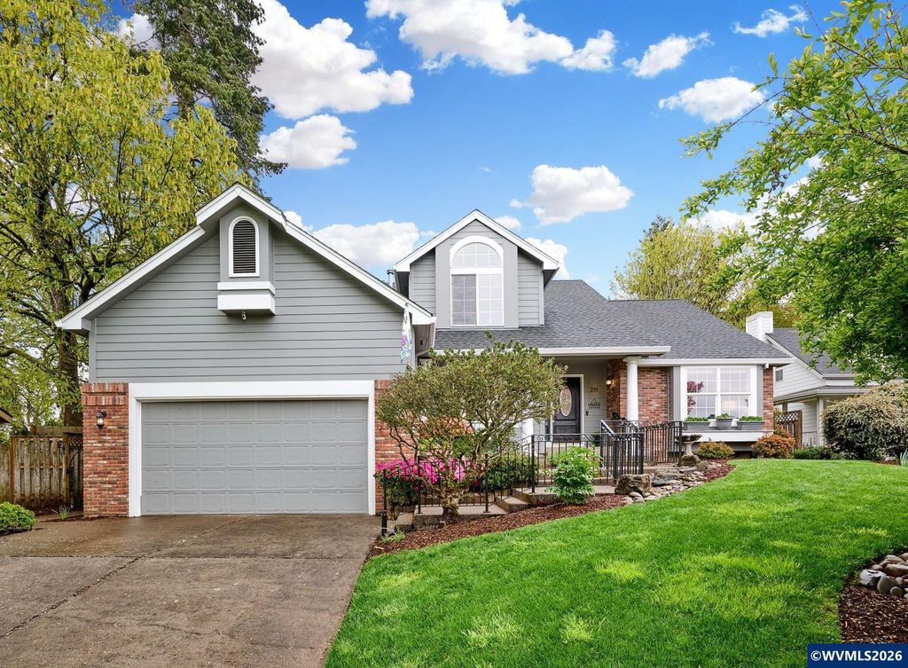 219 Ames Ct, Silverton, OR 97381