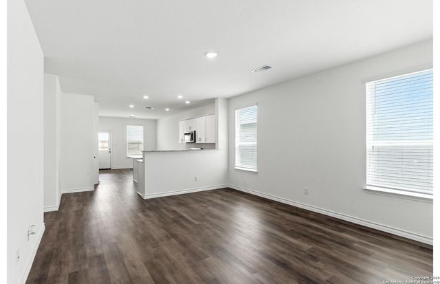 925 Heartseed Avenue, New Braunfels, TX 78130