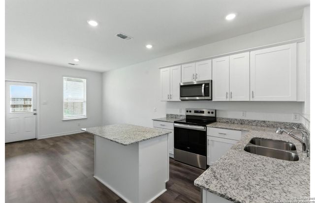 925 Heartseed Avenue, New Braunfels, TX 78130