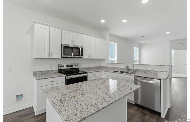 925 Heartseed Avenue, New Braunfels, TX 78130