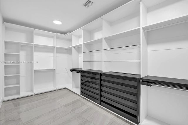 3300 NE 188th St 615, Aventura, FL 33180