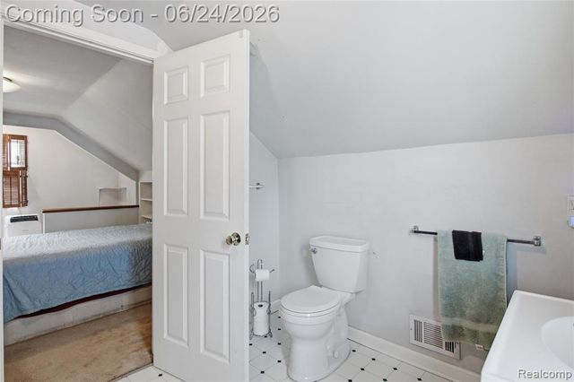 20644 Hollywood Street, Harper Woods, MI 48225
