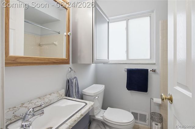 20644 Hollywood Street, Harper Woods, MI 48225