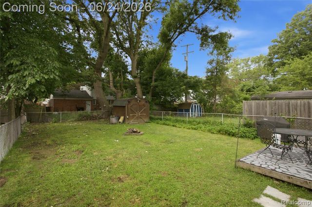 20644 Hollywood Street, Harper Woods, MI 48225