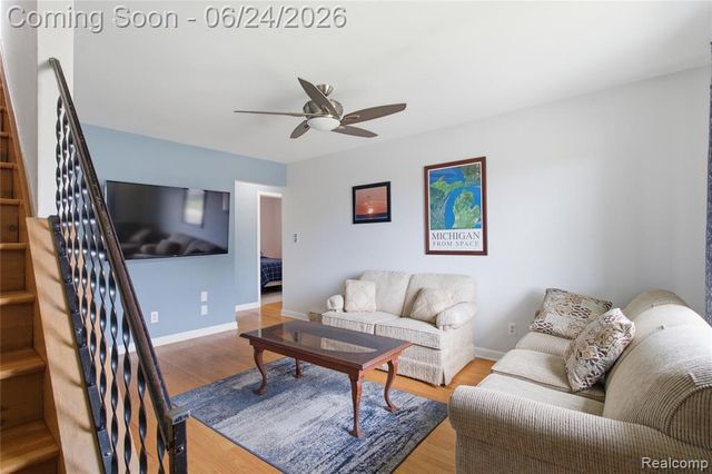 20644 Hollywood Street, Harper Woods, MI 48225