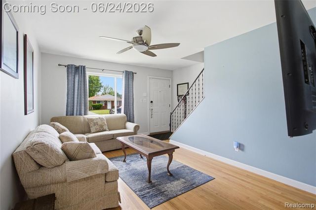 20644 Hollywood Street, Harper Woods, MI 48225