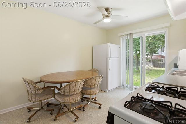 20644 Hollywood Street, Harper Woods, MI 48225