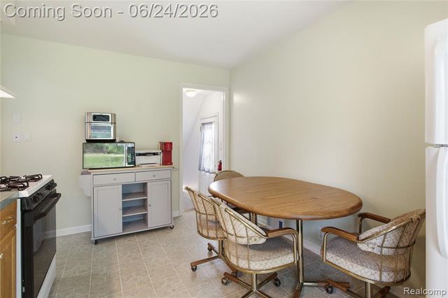 20644 Hollywood Street, Harper Woods, MI 48225