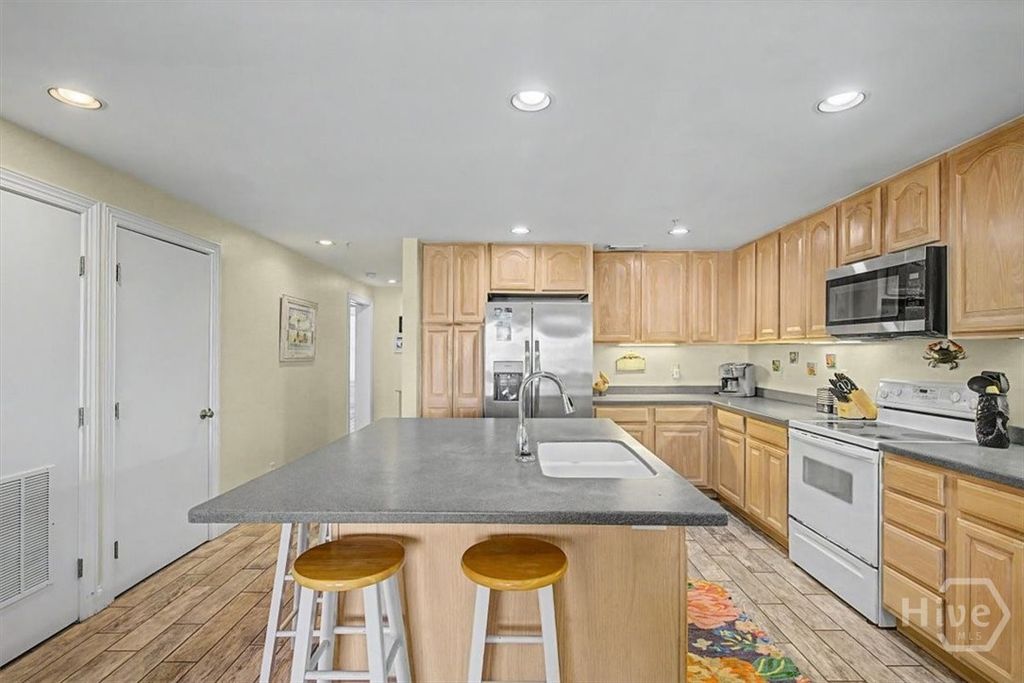 Image 14 of property listing at 214 Butler Avenue 205, Tybee Island, GA 31328
