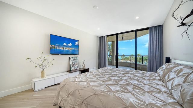 1211 GULF OF MEXICO DRIVE 105, Longboat Key, FL 34228