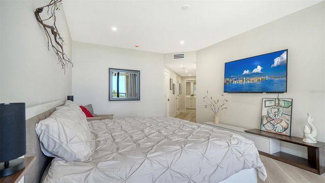1211 GULF OF MEXICO DRIVE 105, Longboat Key, FL 34228