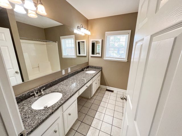 124 Summerlin Dr, Gallatin, TN 37066