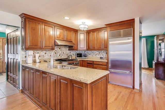 858 Academy Avenue, Matteson, IL 60443