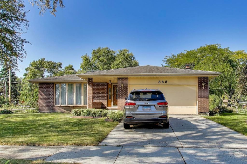 858 Academy Avenue, Matteson, IL 60443