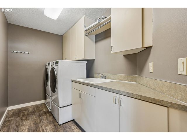 15630 Sw BRIGHTON Ct, Beaverton, OR 97007