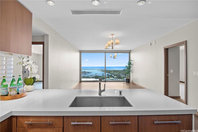 1555 Kapiolani Boulevard 1706, Honolulu, HI 96814