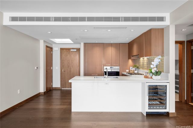 1555 Kapiolani Boulevard 1706, Honolulu, HI 96814