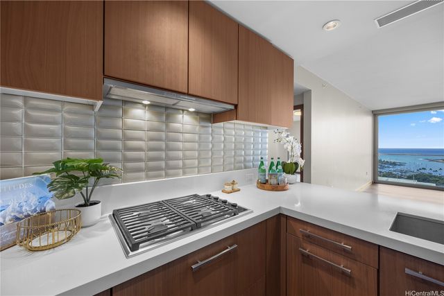 1555 Kapiolani Boulevard 1706, Honolulu, HI 96814