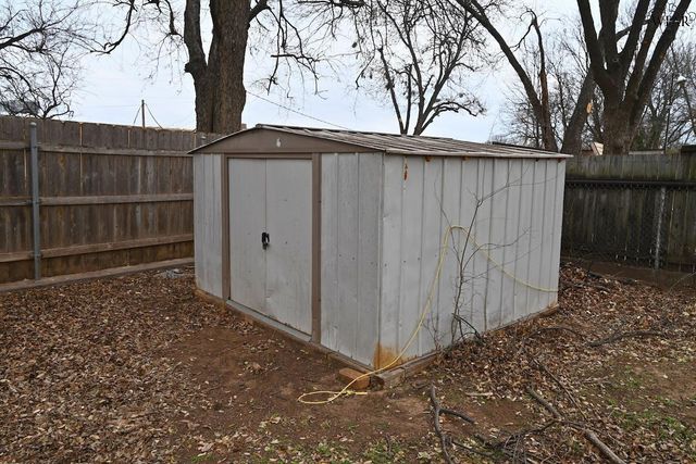 402 S AVENUE B, Burkburnett, TX 76354