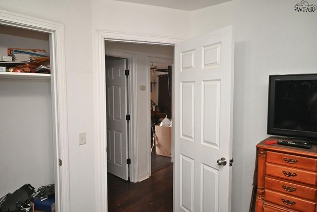 402 S AVENUE B, Burkburnett, TX 76354