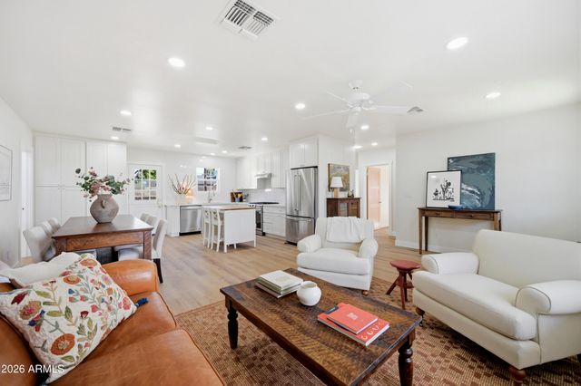 929 W TURNEY Avenue, Phoenix, AZ 85013