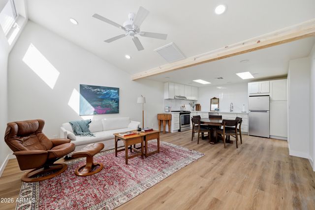 929 W TURNEY Avenue, Phoenix, AZ 85013