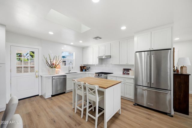 929 W TURNEY Avenue, Phoenix, AZ 85013