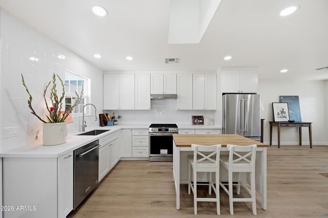 929 W TURNEY Avenue, Phoenix, AZ 85013