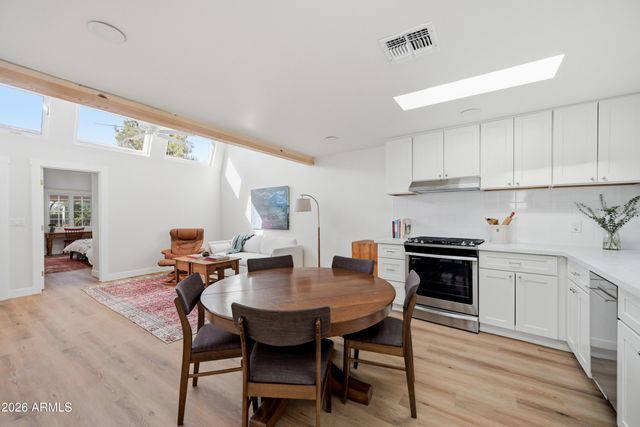 929 W TURNEY Avenue, Phoenix, AZ 85013