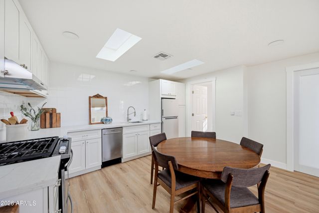929 W TURNEY Avenue, Phoenix, AZ 85013