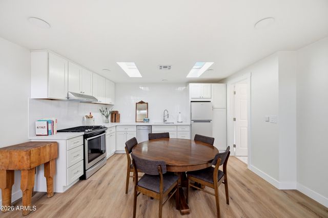 929 W TURNEY Avenue, Phoenix, AZ 85013