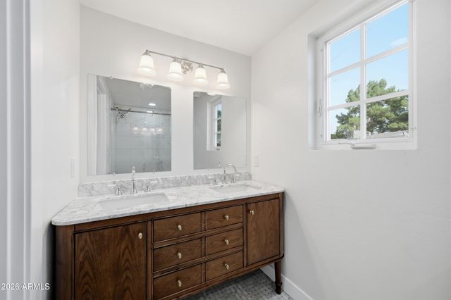 929 W TURNEY Avenue, Phoenix, AZ 85013